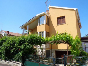 Apartments Ivica - quiet street